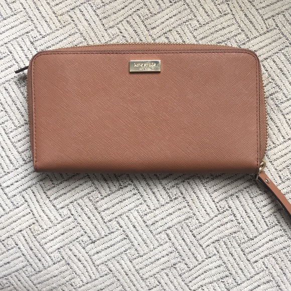 kate spade Accessories - Kate Spade wallet. NWOT.